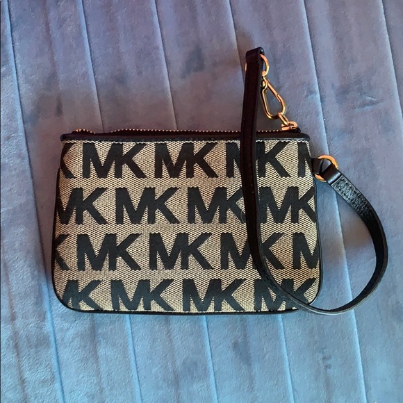 MK wristlet - Picture 4 of 5